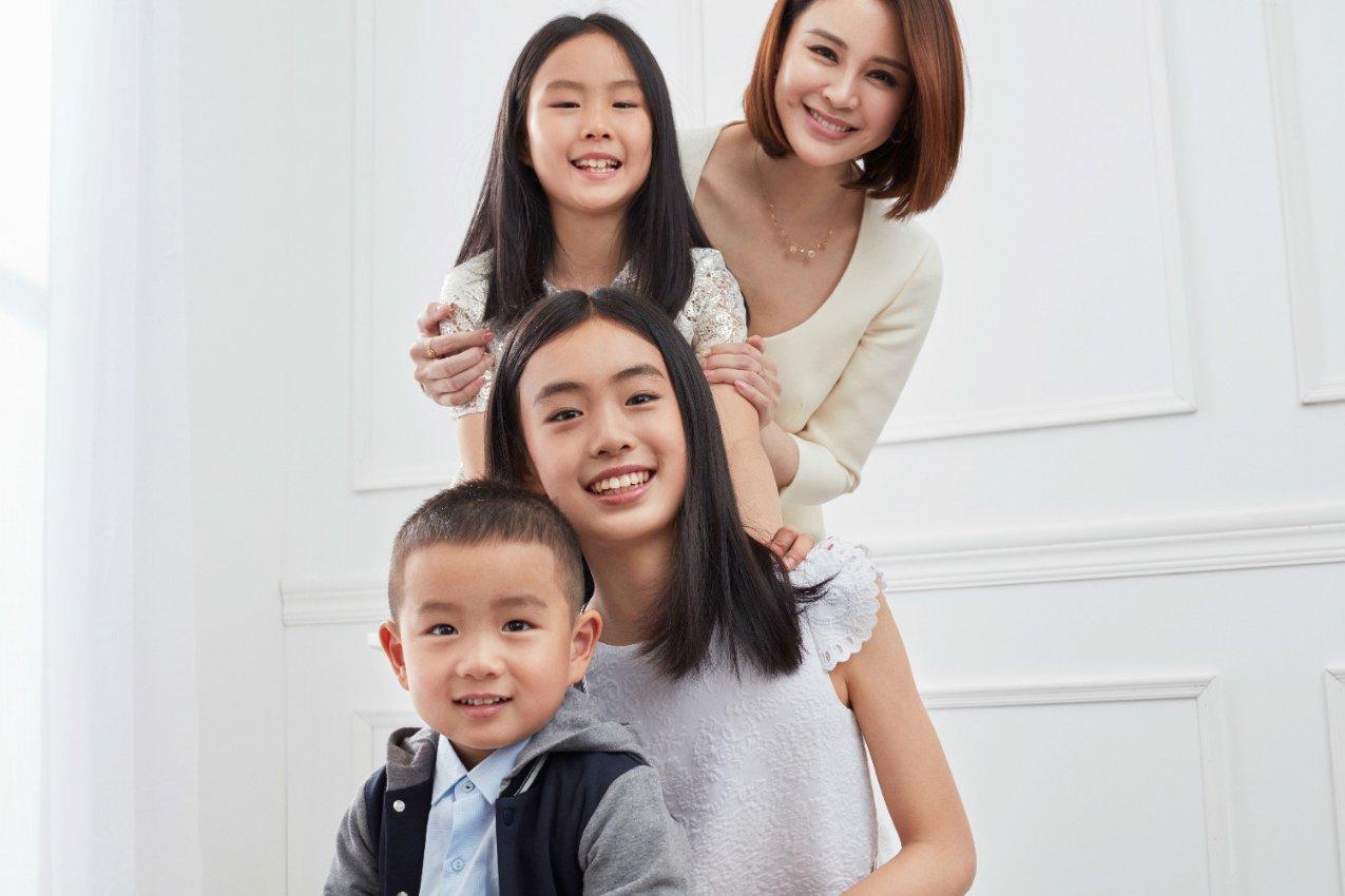 聪明机智,尽在从15岁就自闭在这个房子里一个人, 人生索然无味没有希望 不应该活到现在 想死又不甘心!